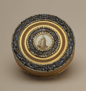 Snusdosa med senare miniatyr av ett monument till Katarina II, av Johann Gottlieb Scharff, St. Petersburg, 1776 (guld, emalj och ädelstenar av Russian School