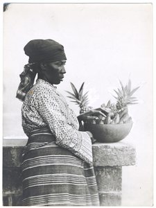 Mrs Harding, som går 30 mil dagligen, ca 1920 (silvertryck av gelatin) av S. W. and Co. Partridge