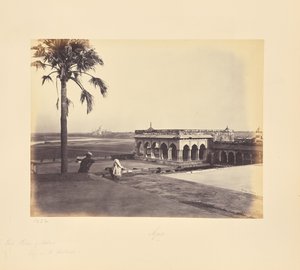 Agra; Akbars fort och palats med Taj i fjärran, en annan vy av Samuel Bourne