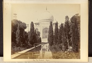 Agra; Taj Mahal, sett från fontänen av Samuel Bourne