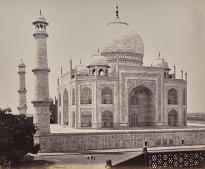 Agra. Vy över Taj från ett hörn i fyrkanten av Samuel Bourne