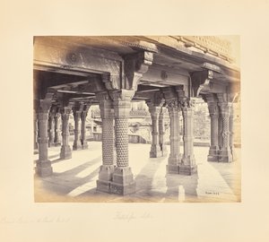 Fatehpur Sikri; snidade pelare i Panch Mahal av Samuel Bourne