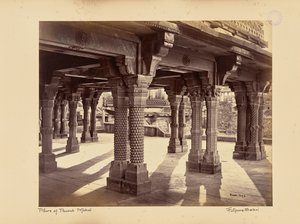 Fatehpur Sikri; snidade pelare i Panch Mahal av Samuel Bourne