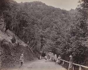 Shimla. The Mall eller huvudgatan av Samuel Bourne