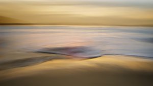 Suddig solnedgång över havet