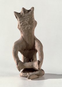 Figur med korslagda ben med ett föremål som tros vara en trumma, från Susa, Iran, 400-600-talet e.Kr. (ben)