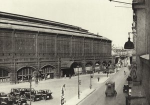 Berlin: Bahnhof Friedrichstrasse; Station Friedrichstrasse (s/v foto) av Sasha Stone