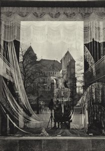 Berlin: Michels skyltfönster; Skyltfönster (s/v foto) av Sasha Stone