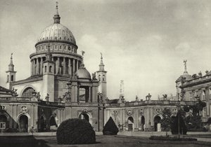 Potsdam, stadspalats, utsikt över Nikolaikirche; Stadspalatset, utsikt över St Nicholas (s/v foto) av Sasha Stone