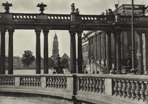 Potsdam, Stadtschloss, Kolonnaden an der Havel; Town Palace, Colonnades on the Havel (s/v foto) av Sasha Stone