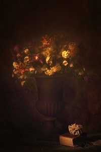 Stilleben med gyllene blommor