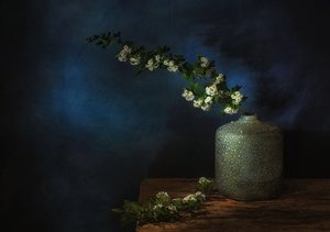 Stämningsfullt blomsterstilleben