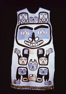 Chilkat Dress, Tlingit Tribe (Textiler) av School American