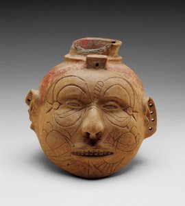Head Effigy Vessel (buffert med rött slippigment) av School American