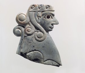 Möbelplakett: kvinnlig sfinx med lockar i Hathor-stil, ca 1700-talet f.Kr. (flodhäst elfenben) av School Anatolian