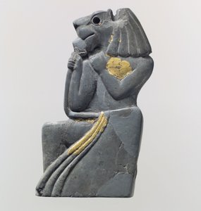 Plaquefragment: knäböjande lejonhuvad figur, c.1700-talet f.Kr. (elfenben (flodhäst), guldfolie) av School Anatolian