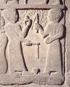 Relief föreställande två pojkar som leker med en snurra, från Carchemish, Turkiet, Neo-Hittite