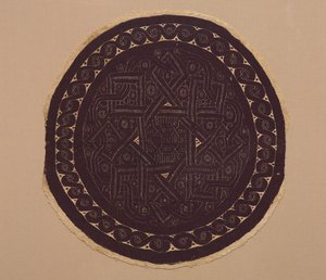 Roundel från en gardin, 300-tal (slätvävd slipad med gobelängväv och extra inslagsomslag, ofärgat linne och färgad ull)