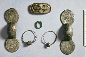 Smycken från Camon, Amiens, Somme, karolingiska, 700-1000-tal (silver, förgylld brons)