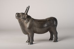 Bull (silver med jagad och repoussé dekoration) av School Chinese