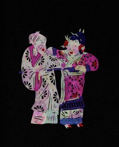 Par med gammal kvinna och ung flicka. Målad pappersklippning eller "Jian Zhi", kinesisk folkkonst, Pekin. av School Chinese