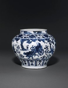 Exceptionellt sällsynt och viktig blåvit burk, Guan Yuan-dynastin, mitten av 1300-talet (keramik) (se även 469090 till 469093) av School Chinese