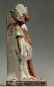Forntida Egyptens konst: kung Akhenaton och drottning Nefertiti. Målad kalkstensskulptur gjord omkring 1360 f.Kr. Paris, Musee Du Louvre
