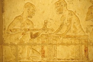 Forntida Egypten, Väggristning/-målning, Petosiris grav, Tuna el Gebel, 300 f.Kr, Snickare i arbete (foto) av School Egyptian