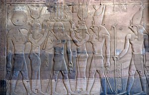 Forntida Egypten, Väggmålning/ristning, Ptolemaios XIII presenteras för Horus, Sebek- och Horustemplet, Kom Ombo (foto) av School Egyptian