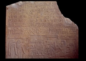 Egyptisk antikvitet: begravningsstele täckt med en inskription på kodspråk i form av hieroglyfer. Paris, Louvren av School Egyptian