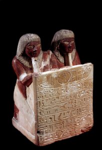 Egyptisk antikvitet: kalkstensstaty som fungerar som stele i Didis och hans son Padouas namn. Nytt imperium. Från Deir el Medineh. Sön 0,31 m Paris, Louvren