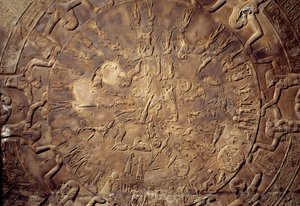Egyptisk antiken: zodiakdetalj med reliefkonstellationer från taket i Osiris östra kapell från Hathortemplet i Dendera. 30 f.Kr. Paris, Louvren