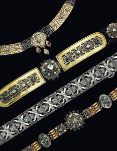 Fyra bälten från 1600- och 1800-talet (paketförgyllt silver, silverförgyllt, silver, emalj och ädelstenar)