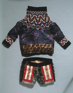 Damjacka och shorts, från Grönland (textil) av School Inuit