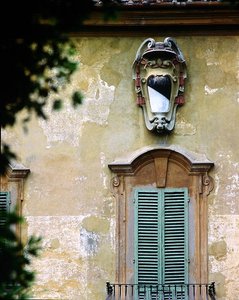 Detalj av den södra fasaden på Villa la Pietra (foto) av School Italian