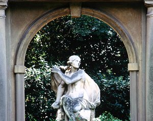Staty av Venus, i trädgårdarna i Villa la Pietra (foto) av School Italian