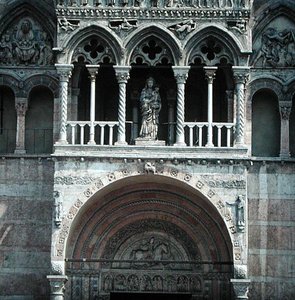 Västra fasaden, påbörjad på 1130-talet och färdigställd på 1400-talet (foto) (detalj) av School Italian