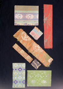 Fragment av tyg som används för obi skärp, kimonos, inga kostymer och Kesa kostymer för präster av Japanese School