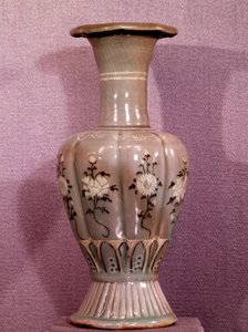 Art coreen: keramikvas dekorerad med blommor. Koryo period. 1100-talet. Museum of Fine Arts, Duksoo Palace, Korea av School Korean