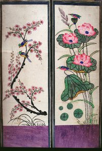Två paneler av en åttafaldig skärm föreställande fåglar och blommor (naturpigment på papper) av School Korean