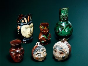 Porträttkannor, sent 1800-tal till 1930-tal (enkeleldade, glaserade och målade lergods)