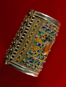 Armband i korall, silver och emalj, Marocko