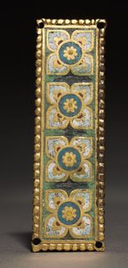 Plack, troligen från en relikvieskrin, ca 1200-1250 (förgylld koppar; champlevéemalj) av School Mosan