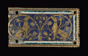 Plack, troligen från en relikvieskrin, ca 1200-1250 (förgylld koppar, champlevéemalj) av School Mosan