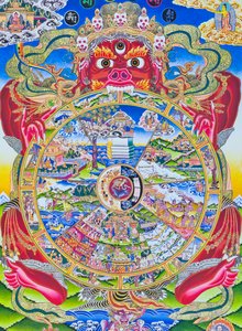 Livets hjul Mandala, som skildrar Kalachakra eller vilseledande tillvaro som hålls i munnen på Yama, dödens gud som representerar födelse, död och återfödelse (gouache på tyg)