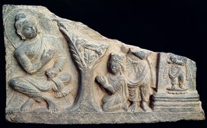 Detalj av en relieffris föreställande en sittande Buddha med oranter, grekisk-buddhistisk stil, från Taxila, Pakistan