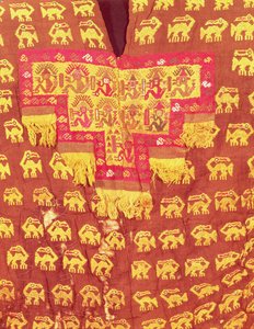 Dräkt för en adelsman från Chimu-riket (textil) av School Peruvian