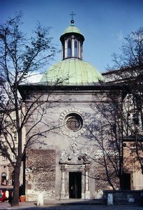 Sankt Adalberts kyrka, ursprungligen byggd på 1100-talet, moderniserad på 1700-talet (foto) av School Polish
