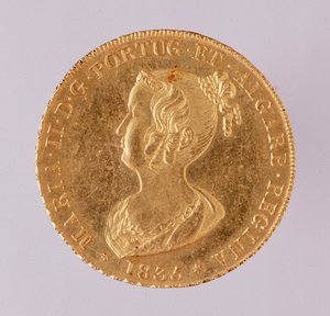 Gyllene krona av drottning Mary II av Portugal (1819-1853) 1835. Diam. 3,1 cm Neapel, arkeologiskt museum av School Portuguese