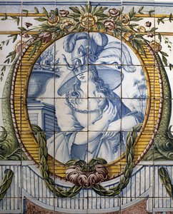 Prydnadspanel med ett porträtt av en kvinna, Royal factory of Louca, en Ratio, fajans polykrom av School Portuguese